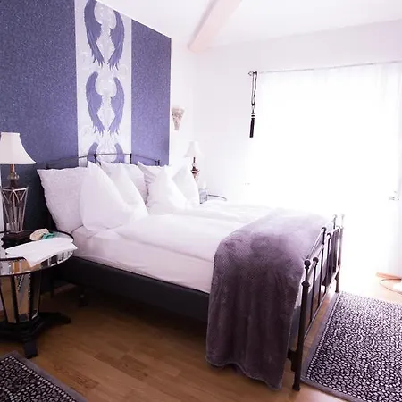 Deluxe Loft Mountain View Apartment *