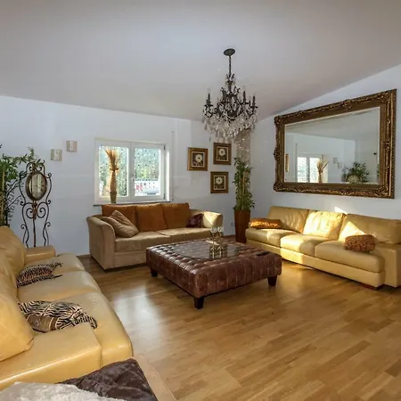 Deluxe Loft Mountain View